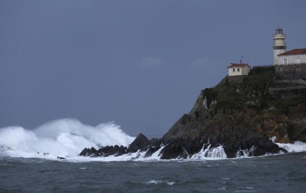 faro cudillero temporal