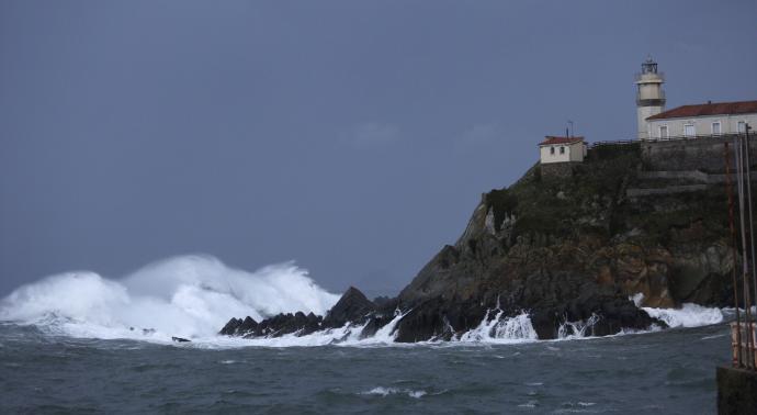 faro cudillero temporal